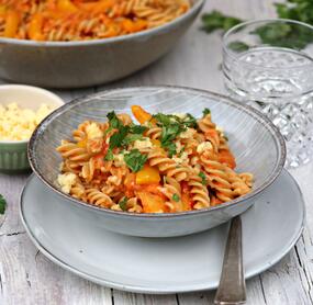 Schnelle Tomaten-Paprika-Pasta für jeden Tag