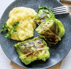 Vegetarische Kohlrouladen mit Kartoffelschmand