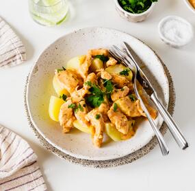 Sahniges Hähnchengeschnetzeltes mit Salzkartoffeln