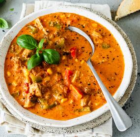 Würzige Pizzasuppe mit Hackfleisch