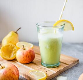 Birnen-Apfel-Saft mit Leinsamen