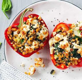 Gefüllte Paprika mit Feta und Linsen