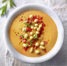 Kichererbsensuppe mit Ajvar und Tahin