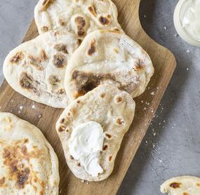 Simples Pfannenbrot mit Joghurt