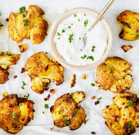 Smashed Potatoes mit Schmand-Dip