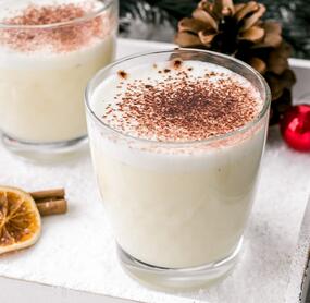 Heiße Oma – Milch mit Eierlikör