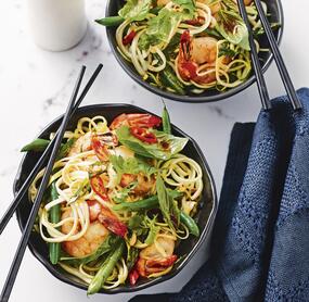 Asiatische Zucchini-Nudeln mit Garnelen