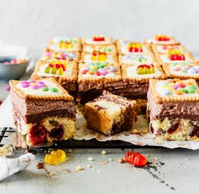 Bunter Fliesenkuchen