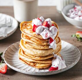 Hafer-Pancakes mit Erdbeer-Skyr