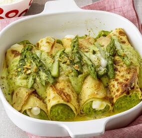 Pfannkuchen mit Spargelcreme und Camembert