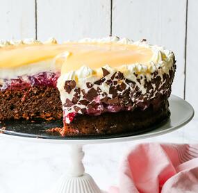 Eierlikörtorte mit Kirschen