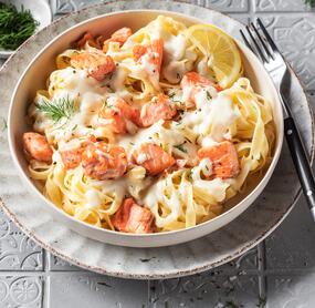 Tagliatelle mit Lachs und Sahnesoße
