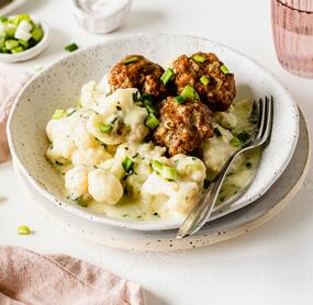 Frikadellen mit Rahm-Blumenkohl
