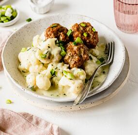 Frikadellen mit Rahm-Blumenkohl