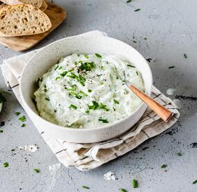 Leichter Quark-Kräuter-Dip