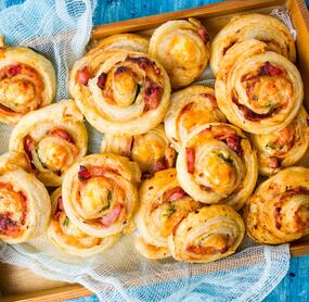 Pizzaschnecken mit Schinken