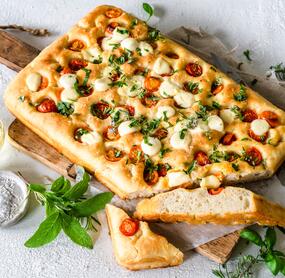 Focaccia Tomate-Mozzarella so luftig