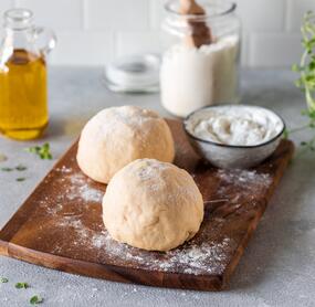 Pizza mit Quark-Öl-Teig