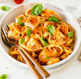 Schnelle Tomaten-Lachs-Nudeln