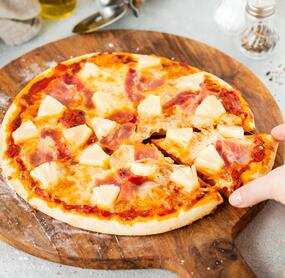 Knusprige Pizza Hawaii