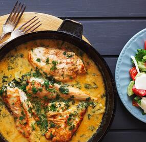 Low-Carb-Zwiebel-Sahne-Hähnchen