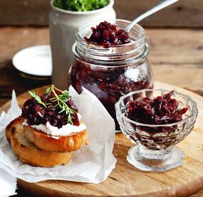 Dunkles Zwiebelchutney