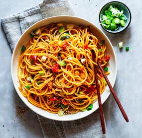 Asiatischer Spaghettisalat