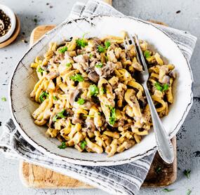 Spätzletopf mit Champignon-Rahmsoße