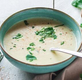 Sahnige Spargelsuppe aus Spargelschalen