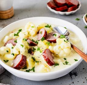 Einfacher Blumenkohl-Kartoffel-Eintopf mit Cabanossi
