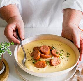 Blumenkohl-Kartoffel-Suppe mit Kohlwurst