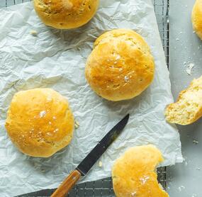 Fluffige Milchbrötchen