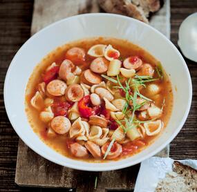 Feierabendsuppe mit Würstchen