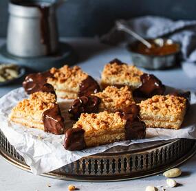 Nussecken mit Marzipan