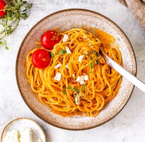 Spaghetti mit gerösteter Tomaten-Feta Soße