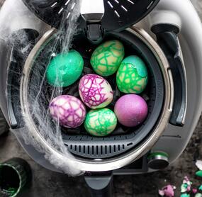 Spinnennetz-Eier für Halloween