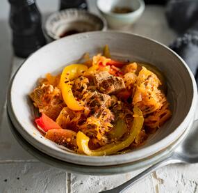 Ungarischer Sauerkraut-Gulasch-Eintopf