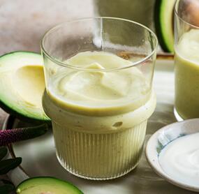 Avocado-Smoothie aus 5 Zutaten