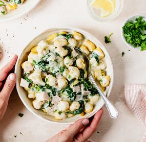 Gnocchi mit schneller Schmelzkäsesoße