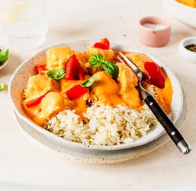 Hähnchenwürfel mit Paprika-Schmand-Soße