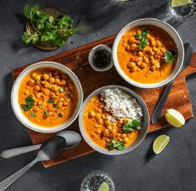 Kichererbsencurry mit Kokosmilch in 3 Schritten