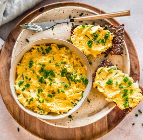 Low-Carb-Eiercreme-Brotaufstrich