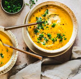 Low-Carb-Gemüsecremesuppe