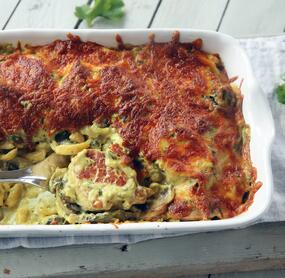 Spätzle-Gratin mit Schweinemedaillons