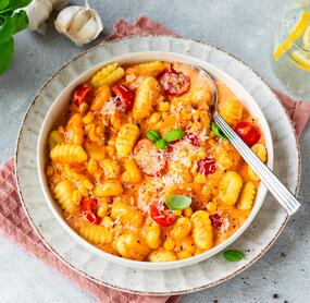 15-Minuten-Gnocchi mit Tomate und Mais
