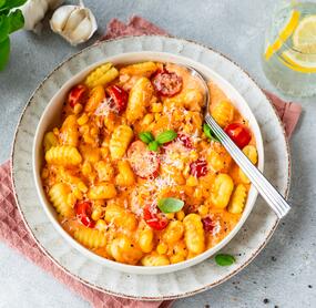 15-Minuten-Gnocchi mit Tomate und Mais