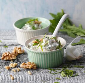 Frischkäse-Feta-Aufstrich mit Walnüssen