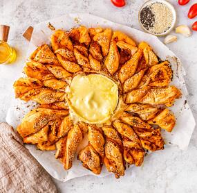 Blätterteigkranz mit Tomatenbutter