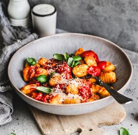 15-Minuten-Gnocchi mit Knoblauch-Tomaten