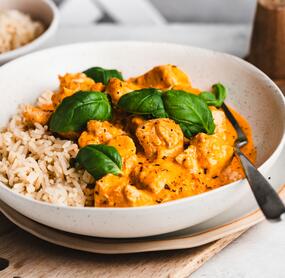 All-in-One-Hähnchenwürfel in Tomaten-Frischkäse-Soße